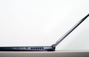Acer Predator Helios 300 - profile