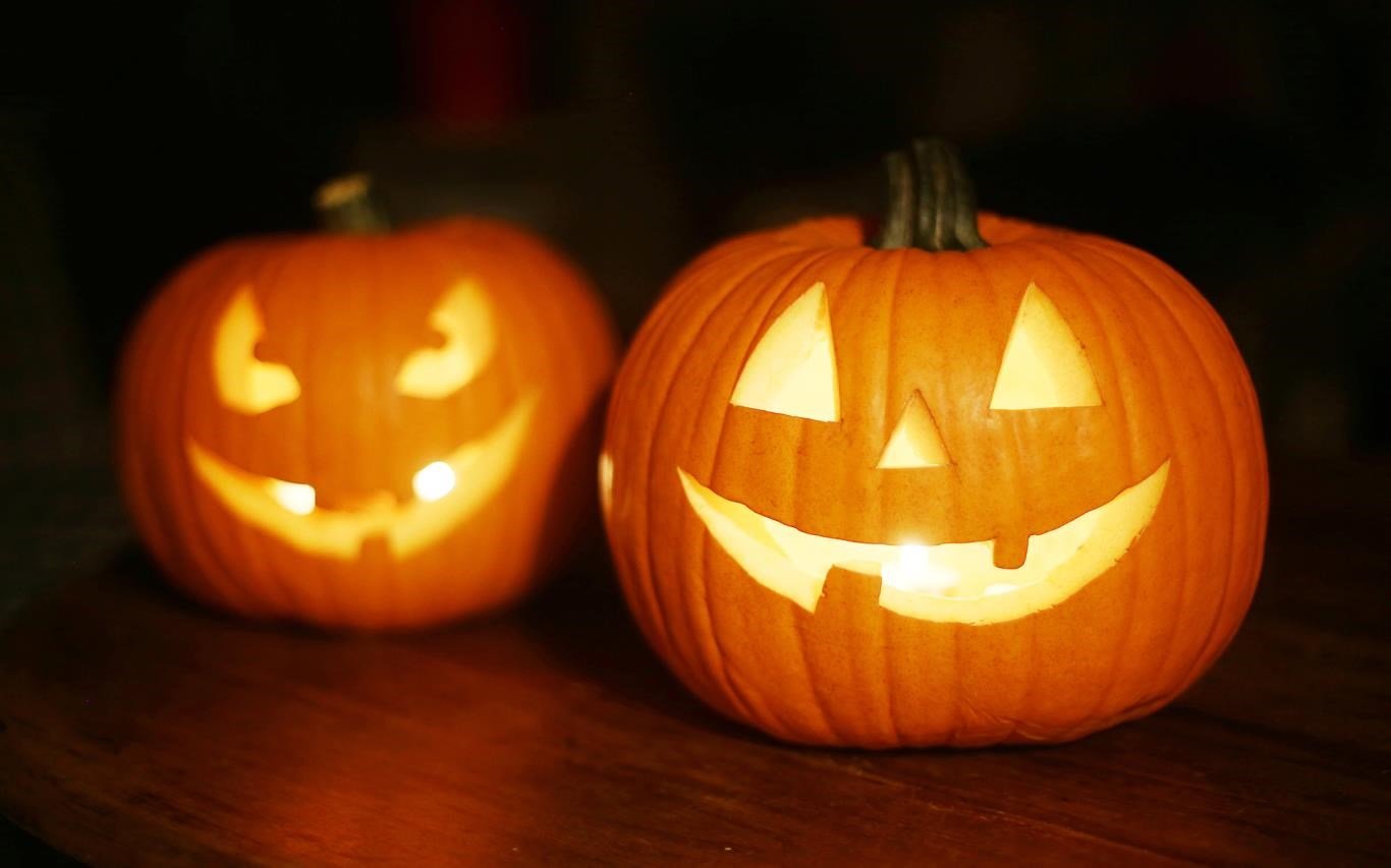 Get into the Pumpkin Season spirit with a Halloween-themed Windows 10 wallpaper pack