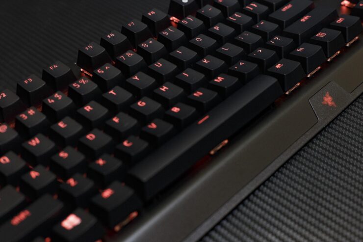 Razer BlackWidow v3 PRO Wireless Mechanical Keyboard Review – A No Compromise Wireless Gaming Keyboard?