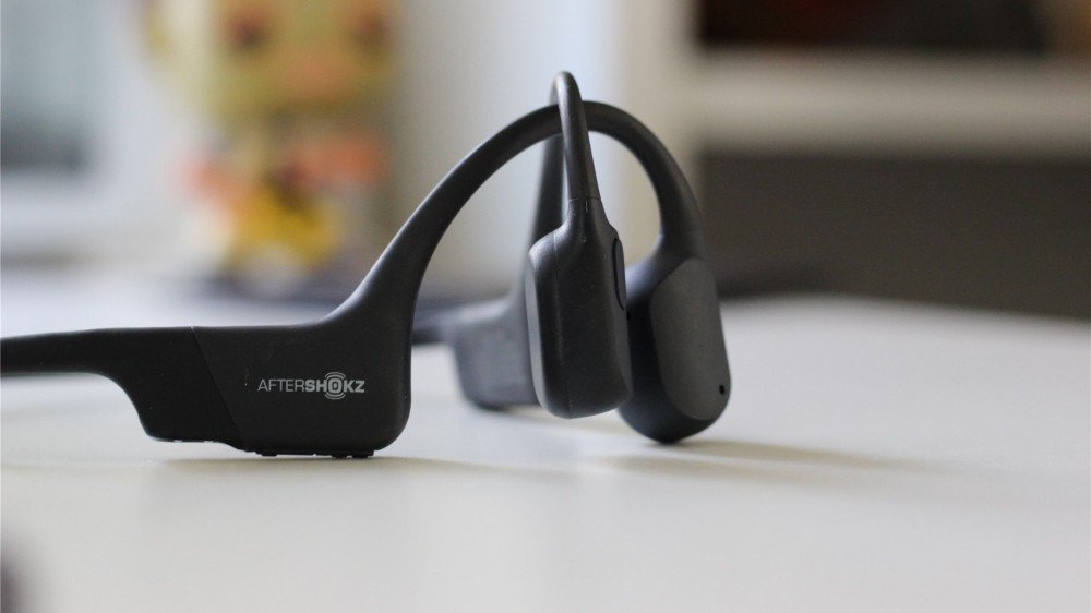 The AfterShokz Aeropex Mini with a focus on the pads 