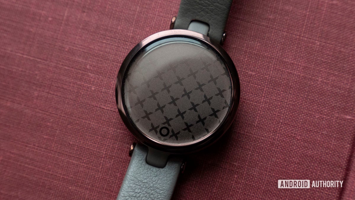 garmin lily review watch face display pattern