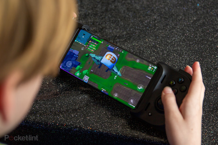 Playing with the Razer Kishi: The controller to boost your mobile gaming?