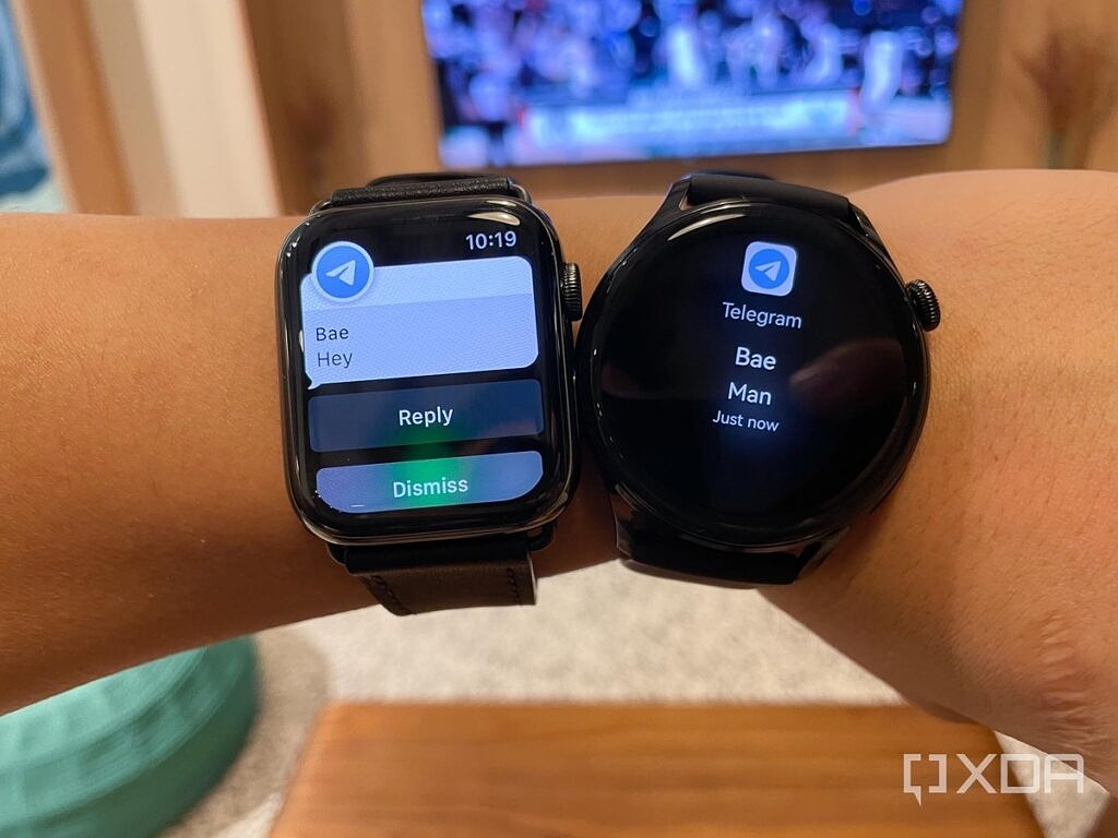 Receiving notifications on the Apple Watch 3 and Huawei Watch 6. 