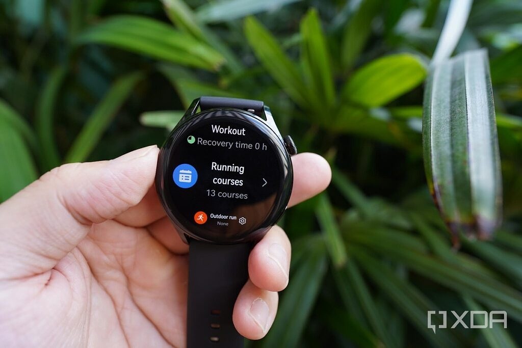 Huawei Watch 3's OLED screen