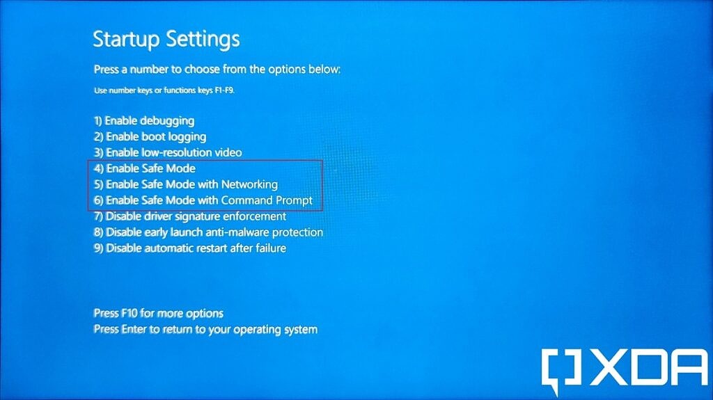 List of Windows 11 startup options in the UEFI menu with Safe Mode options highlighted