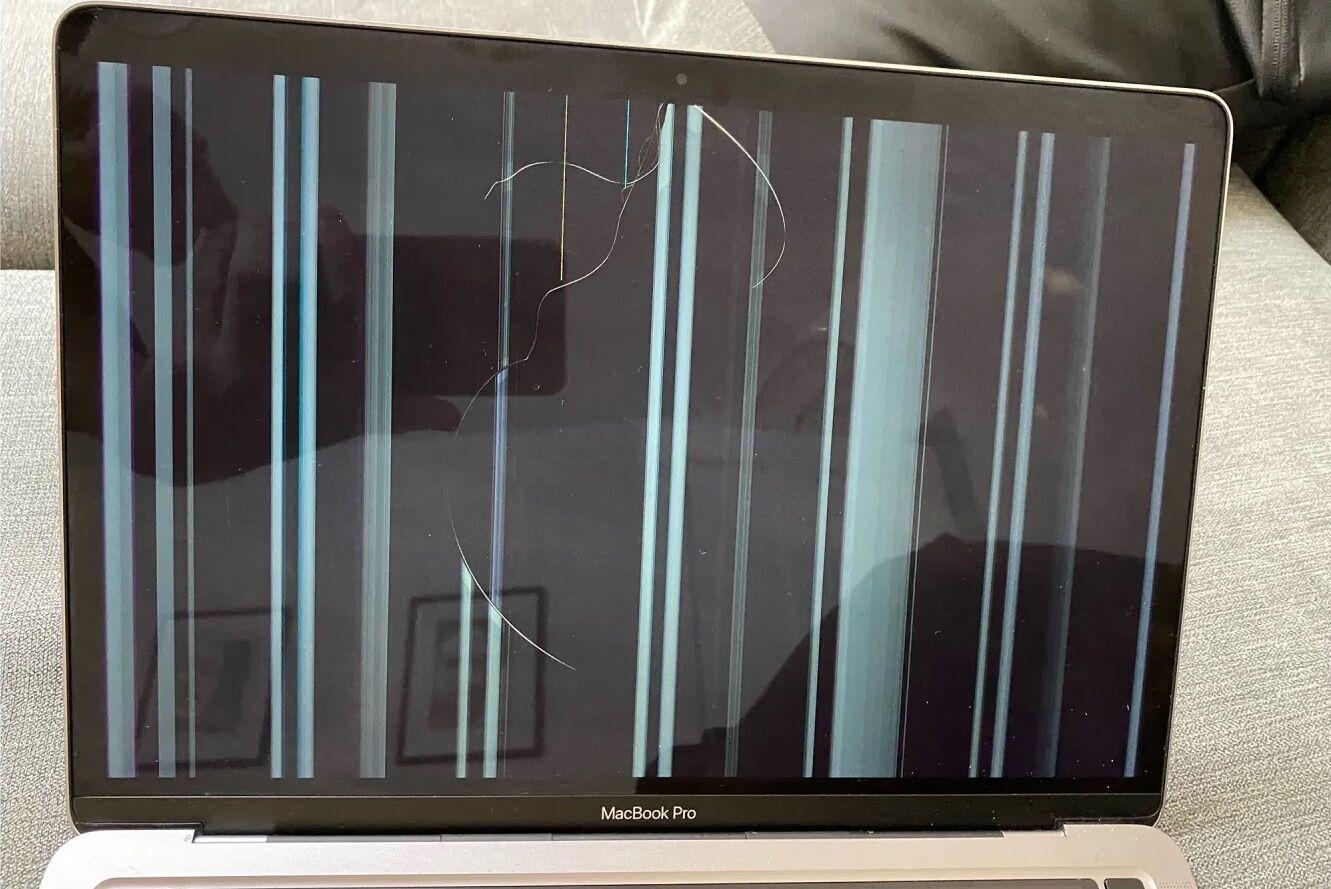 Reports of cracked screens from M1 MacBook owners