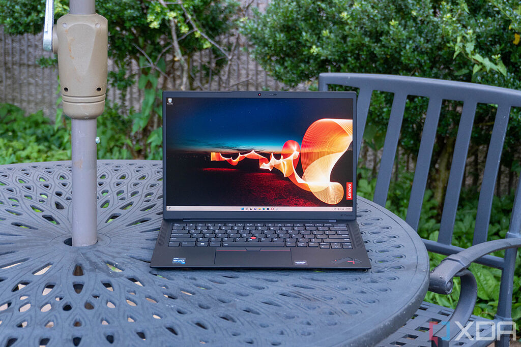 Dell XPS 13 (2022) vs Lenovo ThinkPad X1 Carbon Gen 10: Which should you buy?
