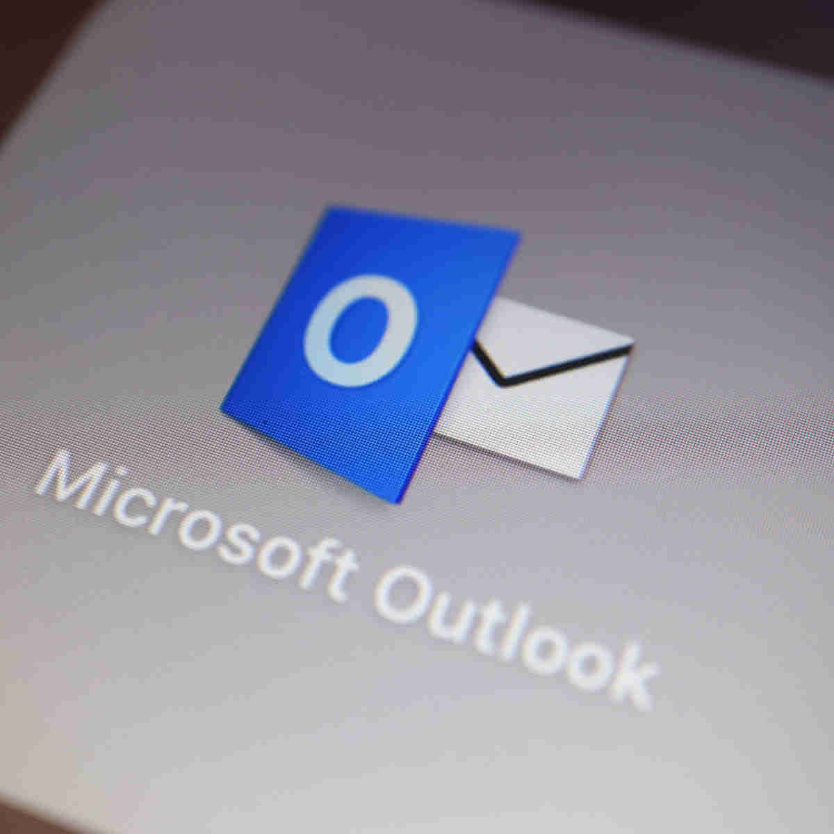 Outlook.com to get a Gmail-like Smart Compose feature