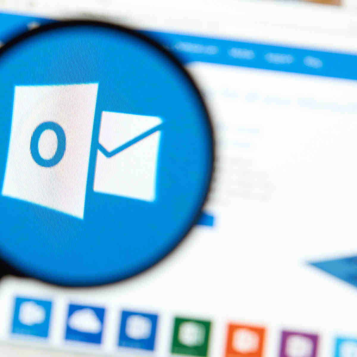 Microsoft Outlook gets a pre-installed polling tool