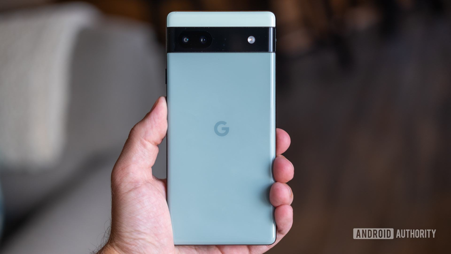 Pixel 6 phones get small bug patch; all Pixels still waiting for August update