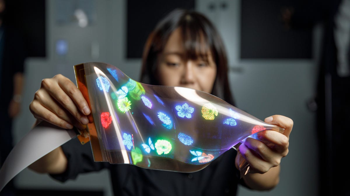 LG’s New 12-Inch Stretchable Screen Could Be on Clothes One Day