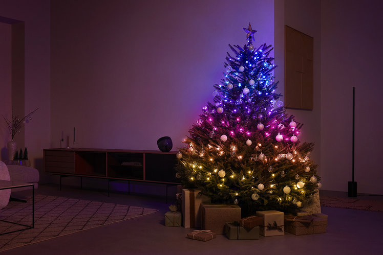 Philips Hue Festavia string lights can smarten up your Christmas tree
