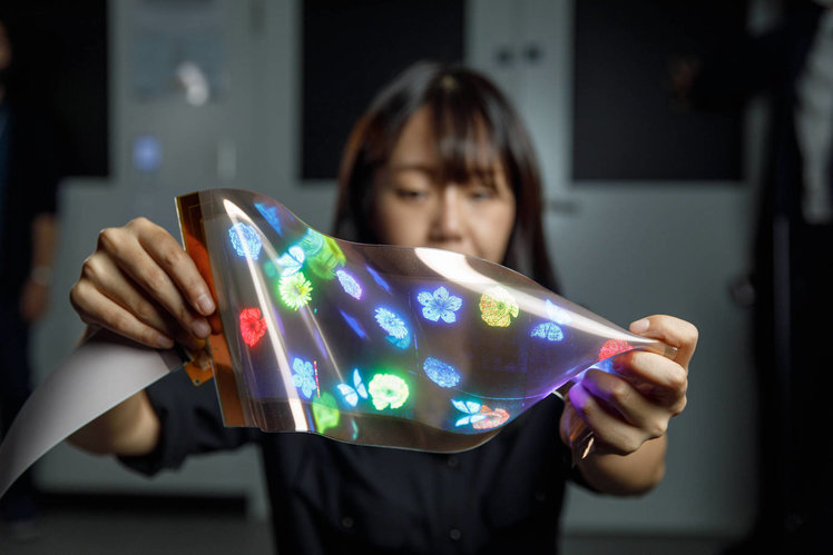 LG’s flexible display tech is made from contact lens material