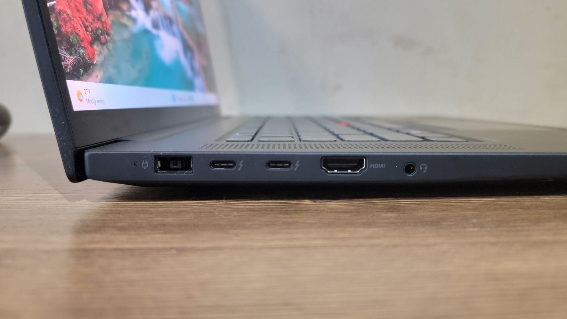 Ports available on the left side of Lenovo ThinkPad X1 Extreme Gen 5