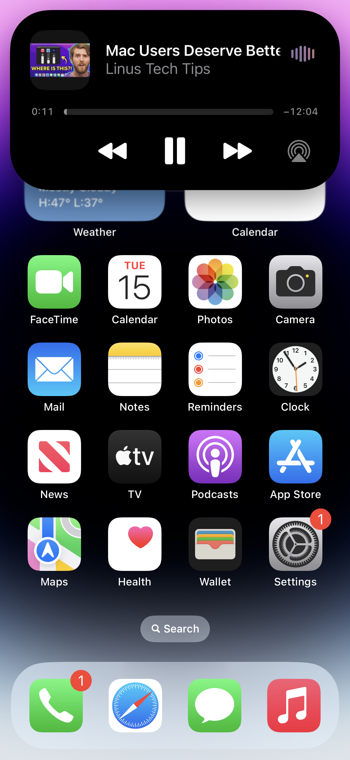 iPhone 14 Pro image showing dynamic island video controls