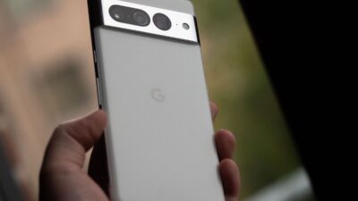 google-releases-pixel-7-series-repair-manuals,-but-there's-a-catch