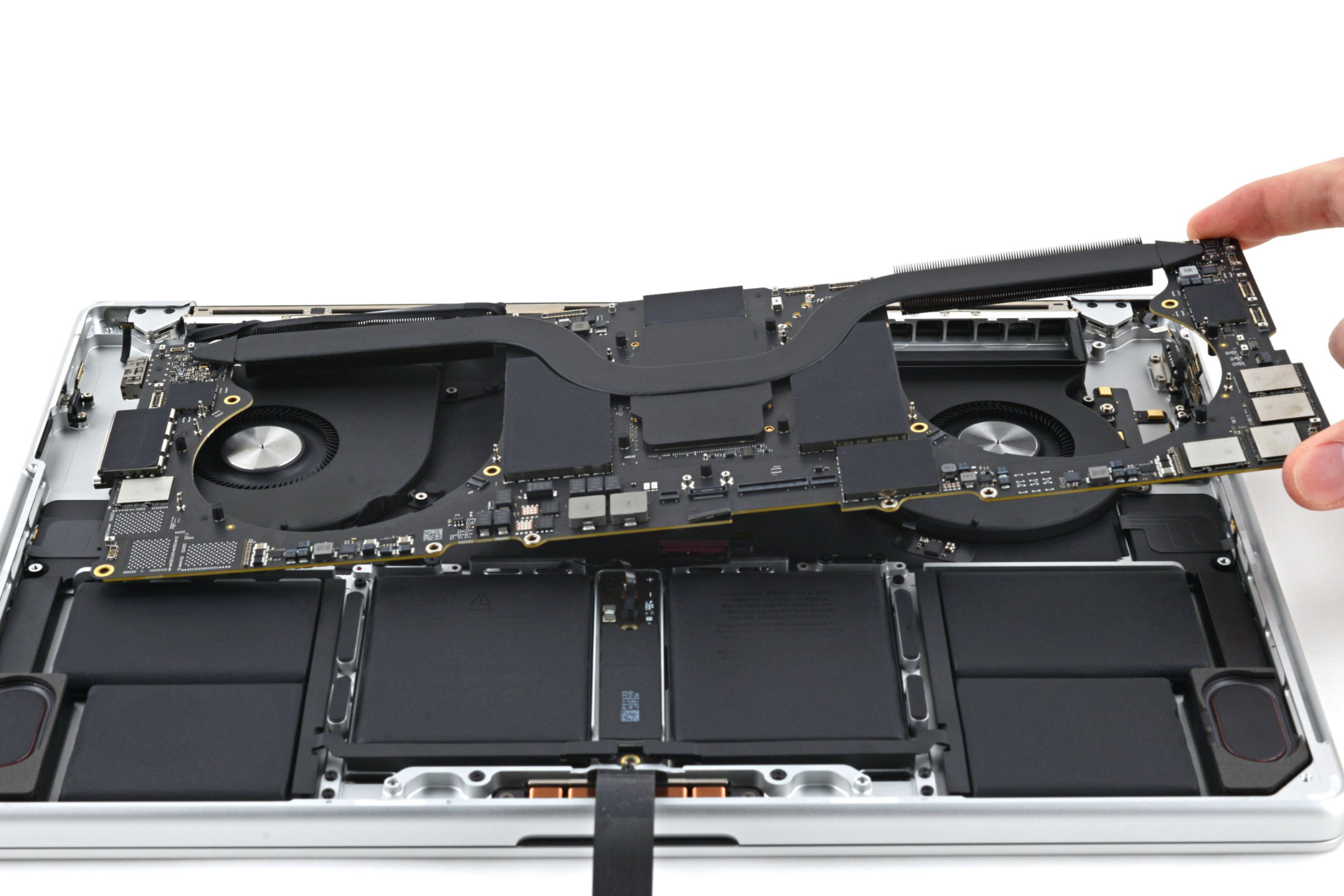 apple's-macbook-pro-14-(2023)-equipped-with-a-512gb-ssd-can't-compete-with-its-m1-predecessor
