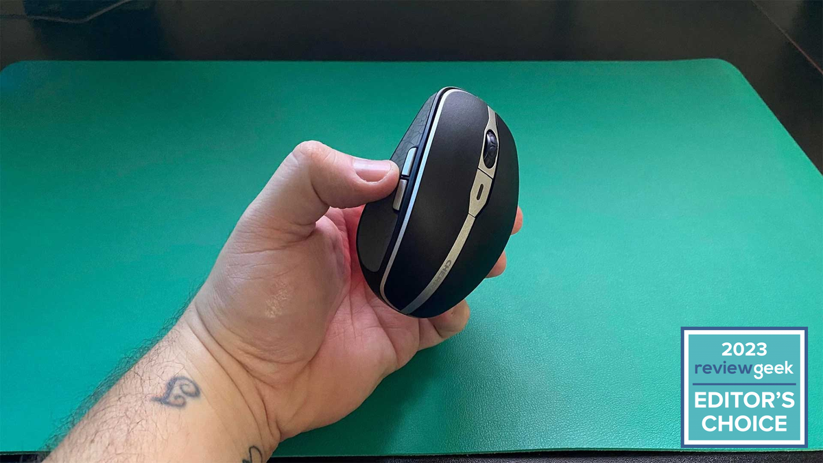 CHERRY MW 9100 mouse being held against a green backdrop