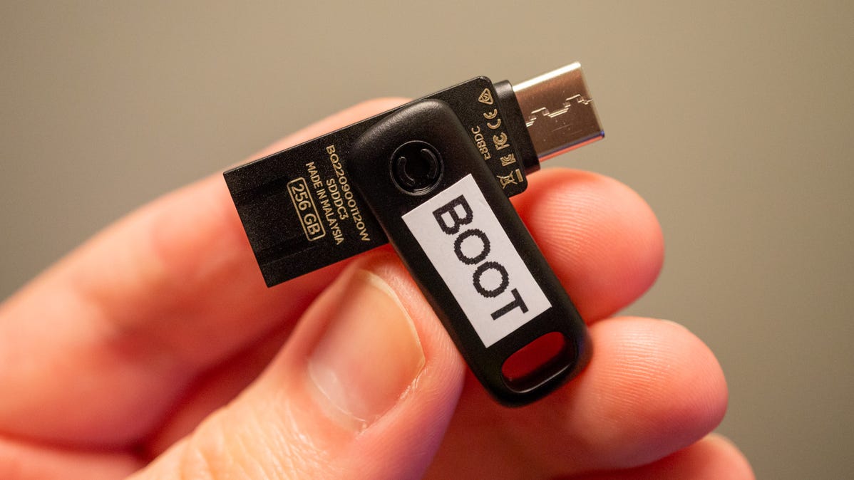 USB Type-C flash drive with boot label