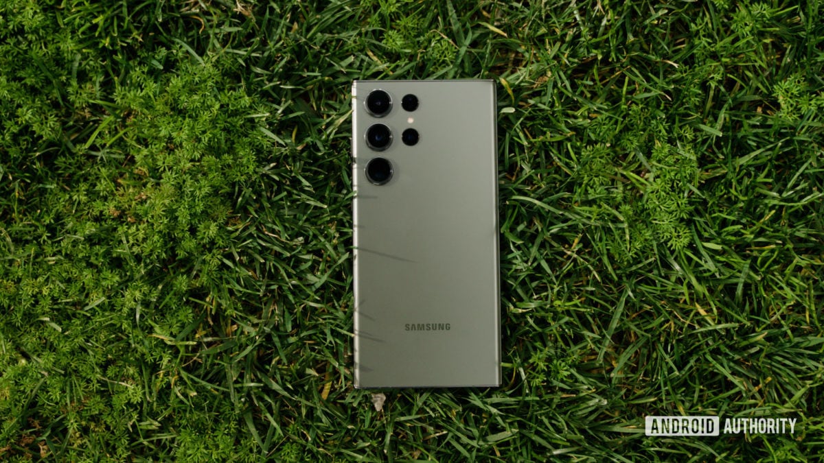Samsung Galaxy S23 Ultra Green On Grass