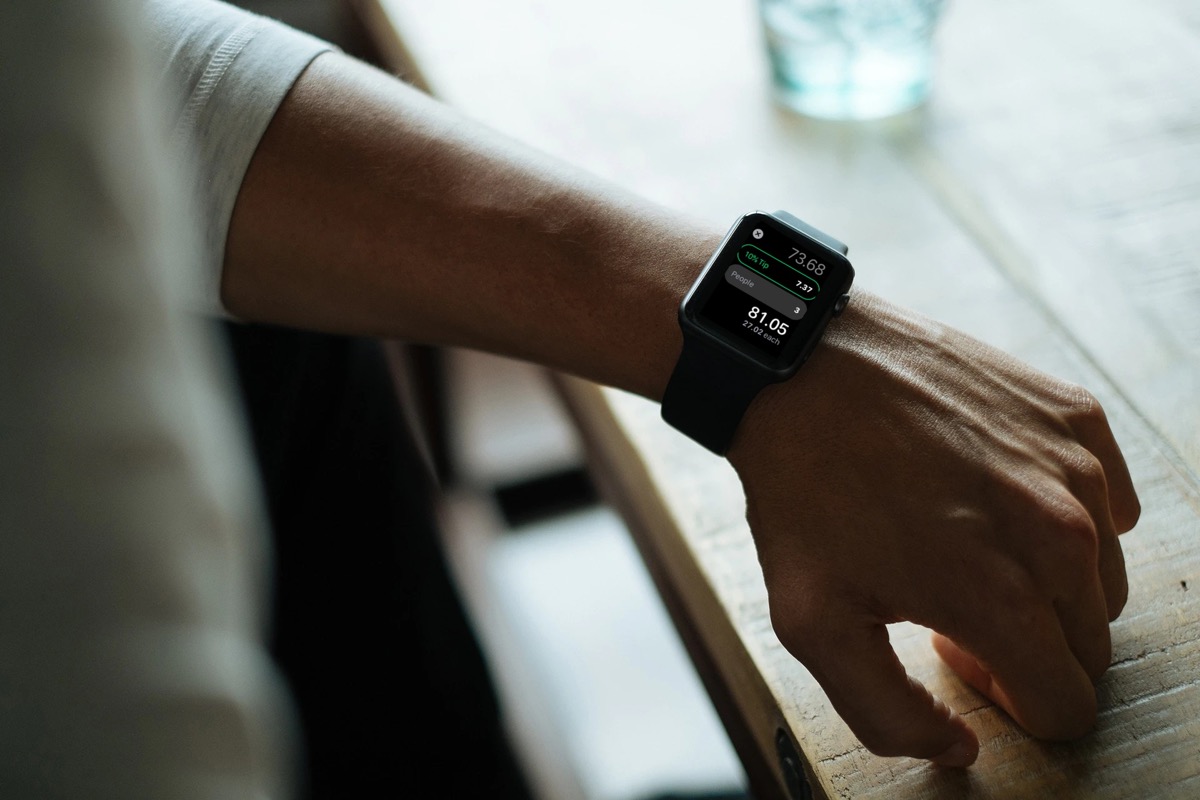 How to Use Your Apple Watch to Split the Bill and Calculate Tips
