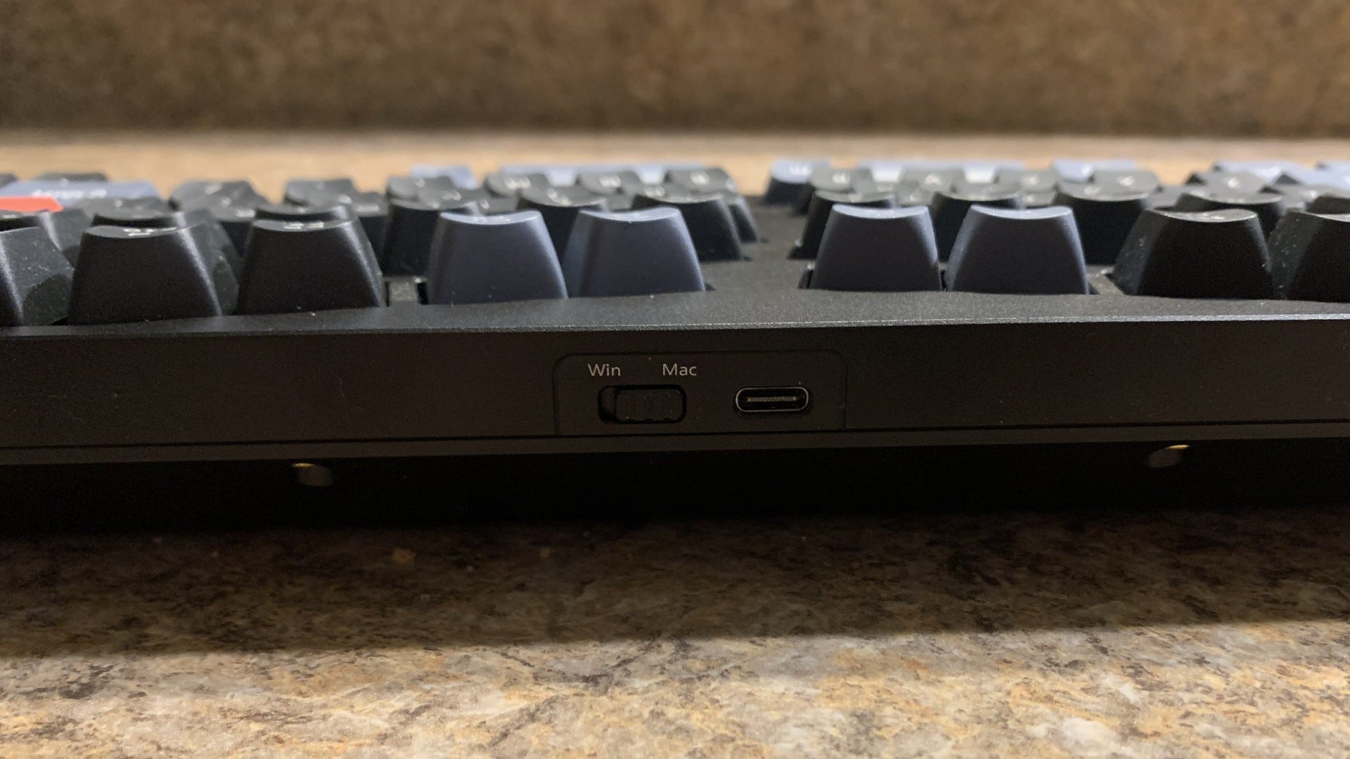 Keychron Q10 keyboard's USB port and Windows/Mac switch