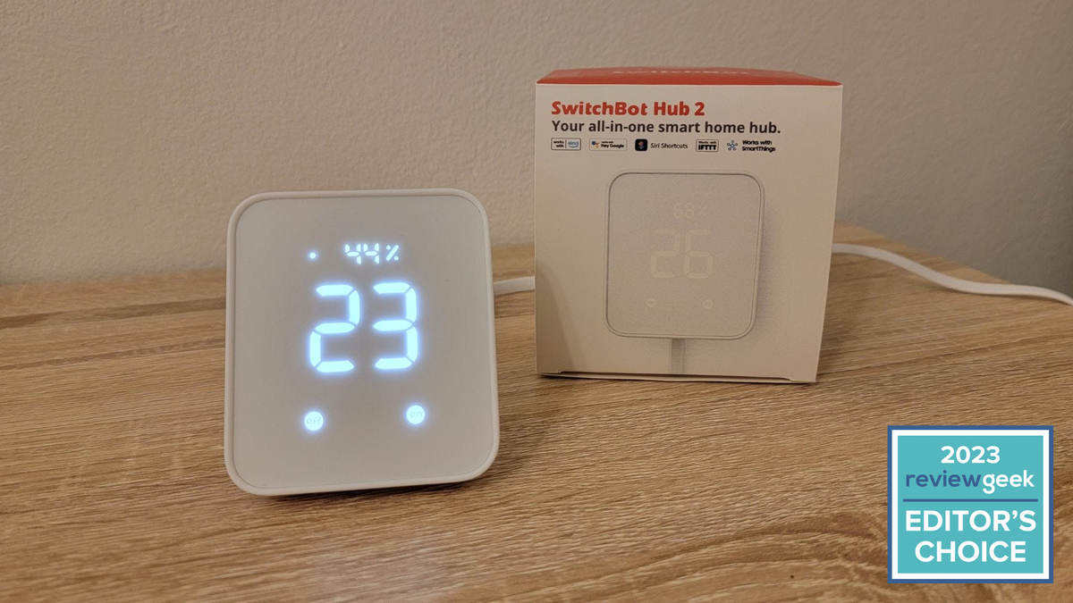 SwitchBot Hub 2 and box setting on wooden desk