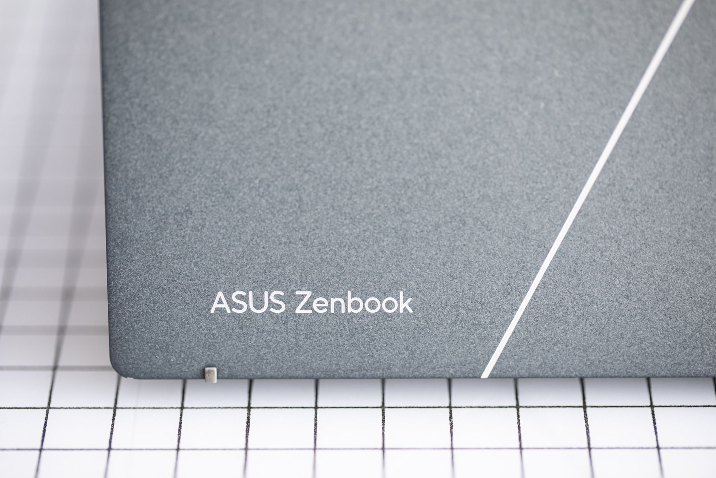 Asus Zenbook S 13 OLED (2023) review: lighter than Air