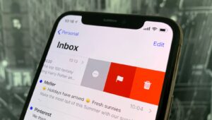 how-to-add-delete-and-change-swipe-options-in-mail-and-gmail-on-iphone