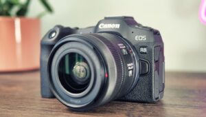 canon-eos-r8-review:-punching-above-its-weight