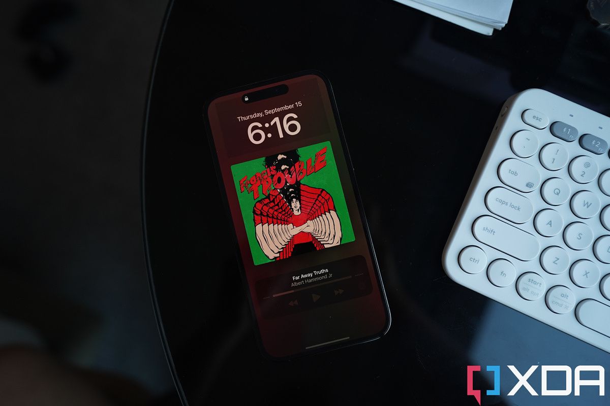How to customize the Lock Screen on iOS and iPadOS