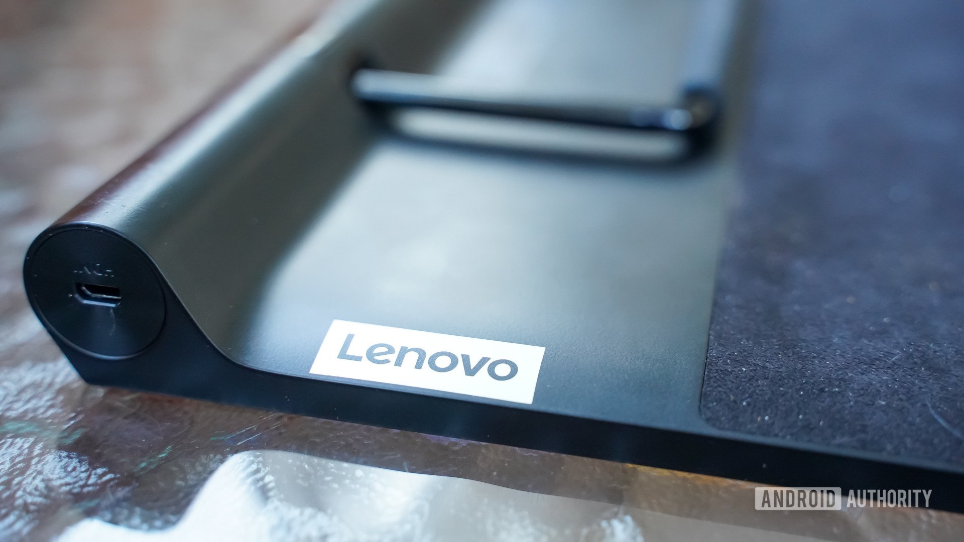 lenovo-allegedly-prepping-an-8-inch-windows-based-steam-deck-competitor