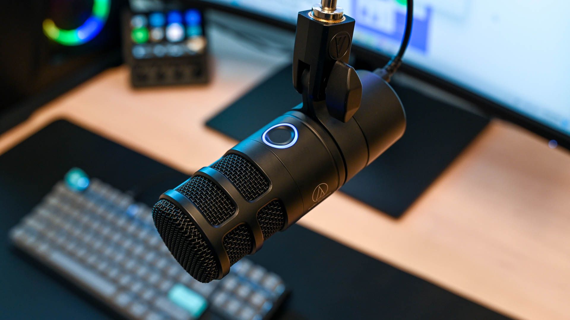 audio-technica-at2040usb-dynamic-mic-review:-taking-a-no-nonsense-approach