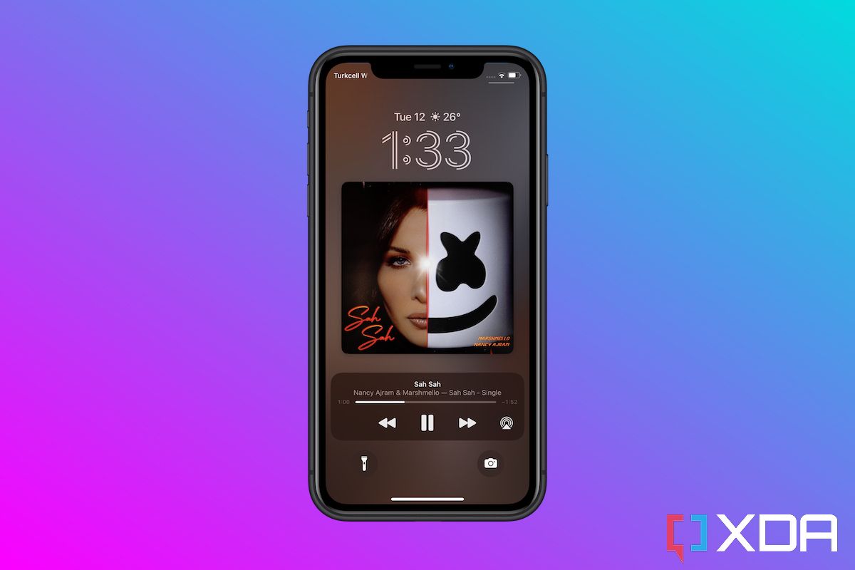 How to enable full-screen album art on the iPhone Lock Screen