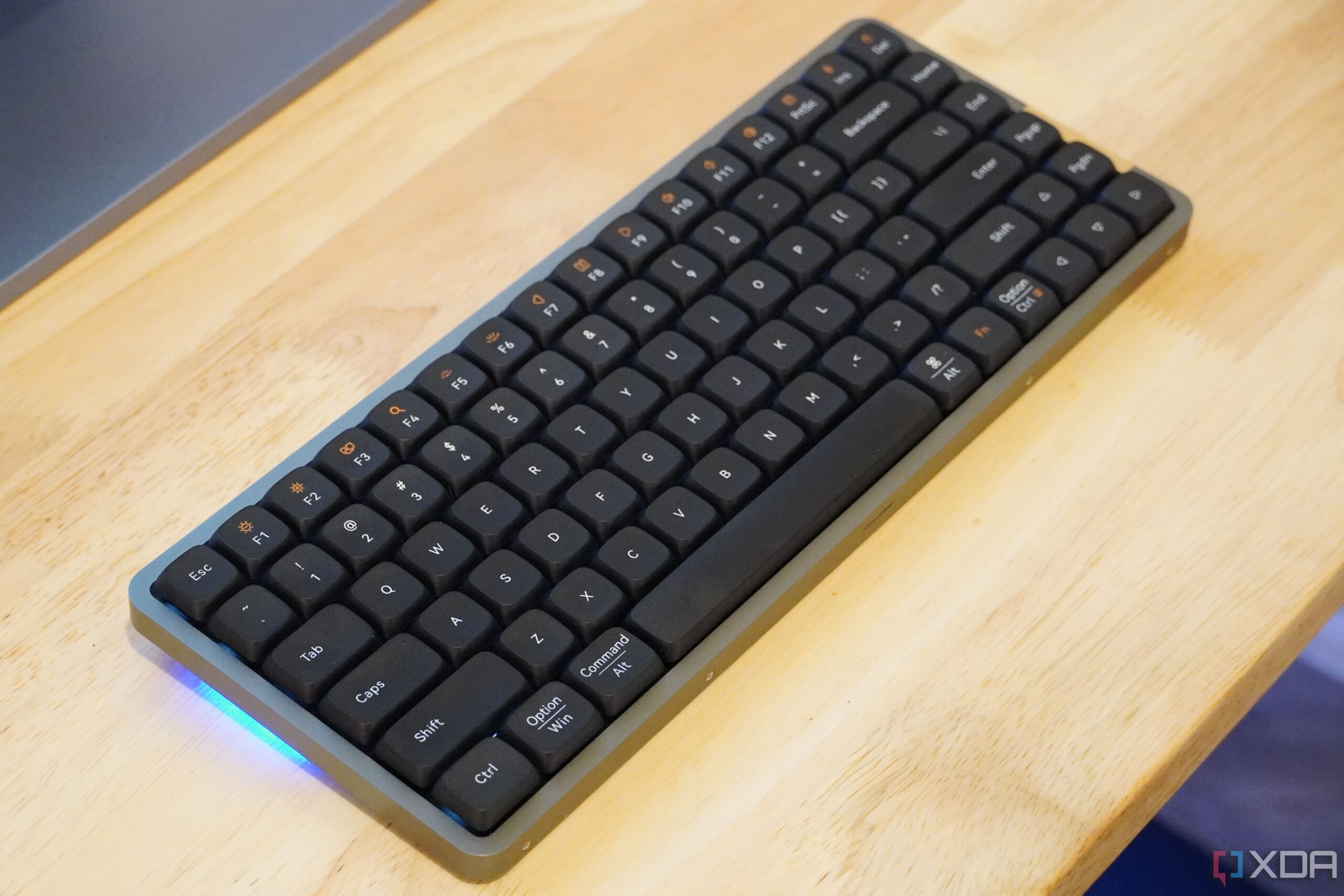 lofree-flow-wireless-keyboard-review:-a-premium,-hot-swappable-mechanical-solution