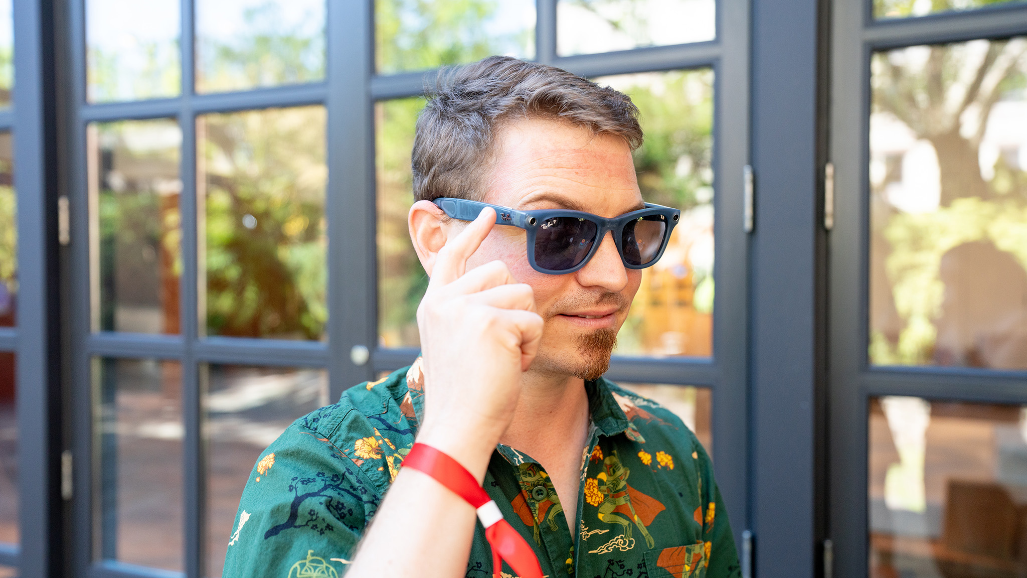 Ray-Ban Meta Smart Glasses: Analyze Your Surroundings with New AI Features