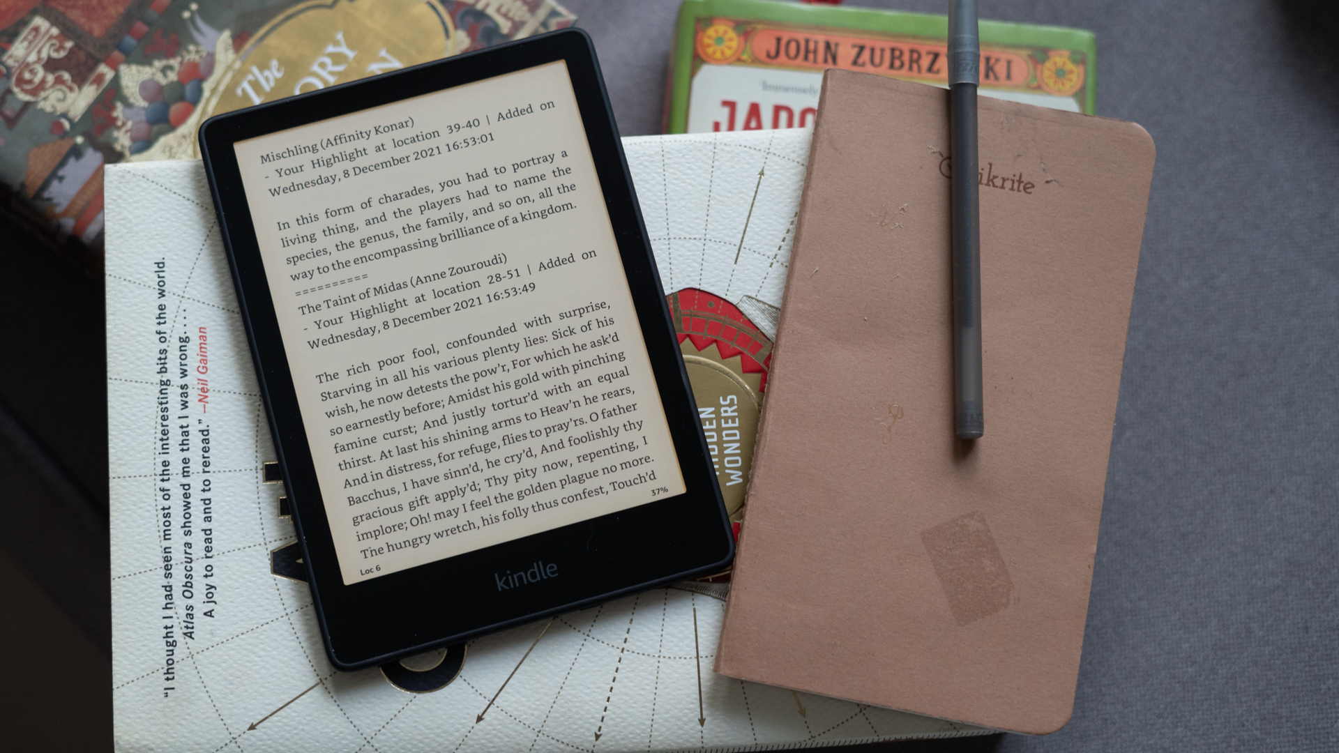 Kindle vs Kindle Paperwhite: A Comprehensive Review & Comparison