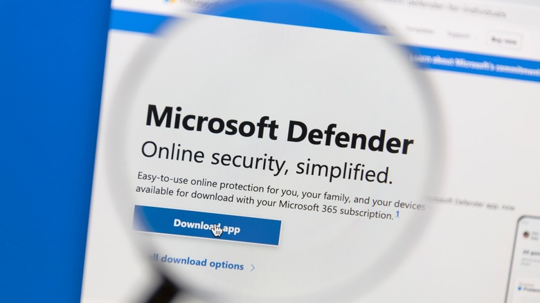 magnifying glass over Microsoft Defender website