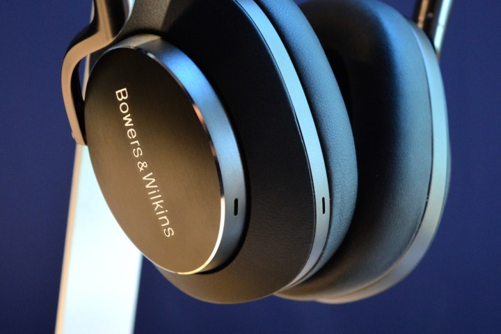 bowers and wilkins px8 review 00014