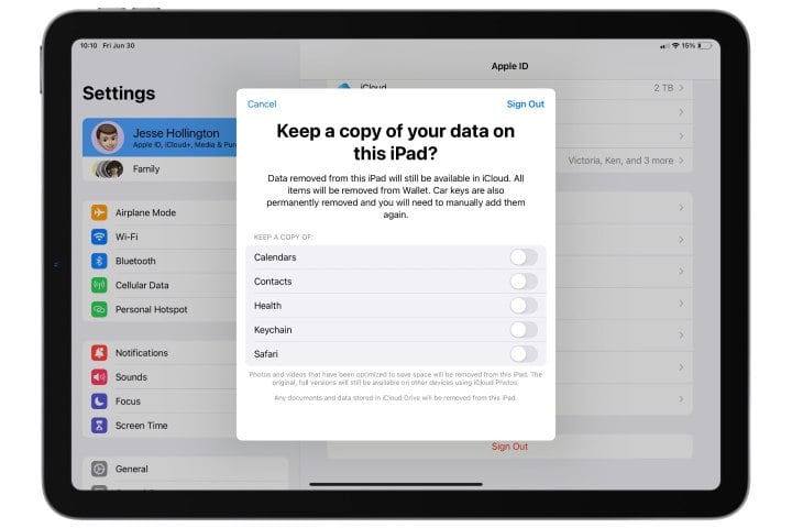 iPad showing settings to retain data when signing out of iCloud.