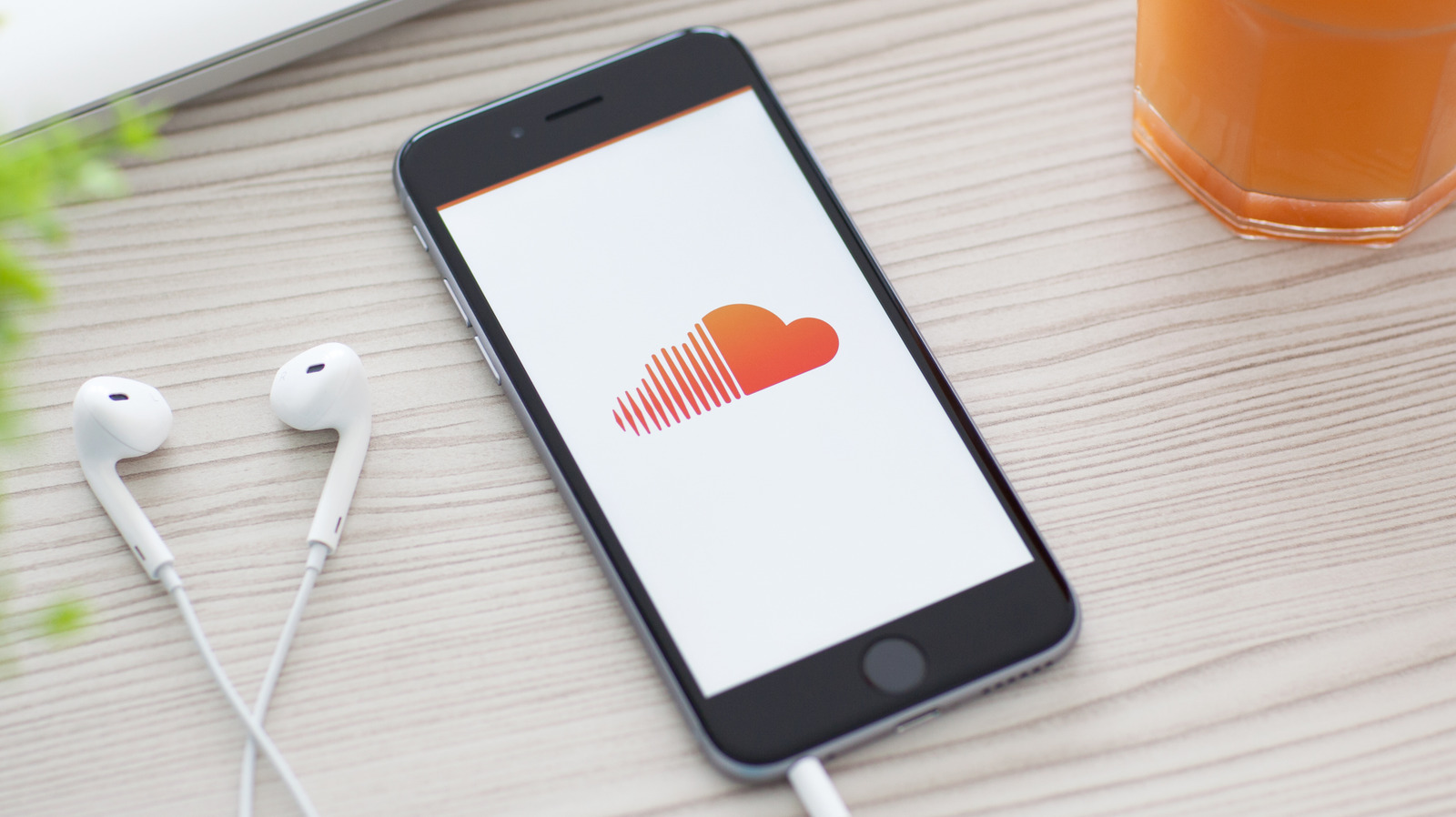 How To Access SoundCloud On Android Auto And Apple CarPlay
